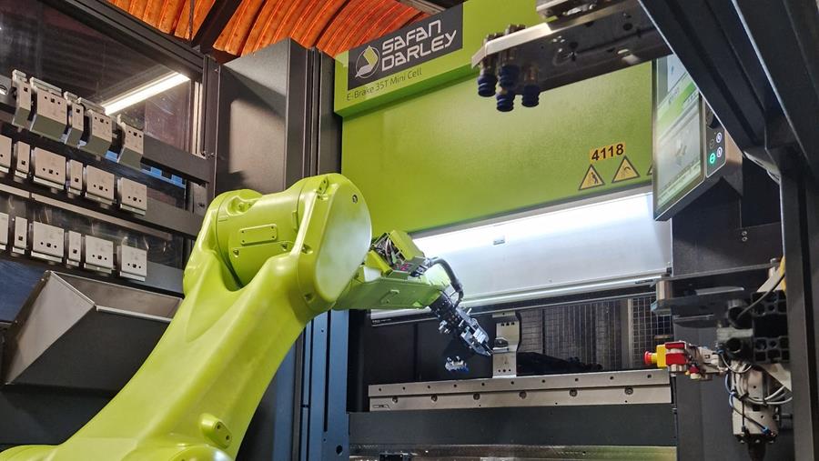 Désormais, Hegge Group automatise aussi ses opérations de pliage