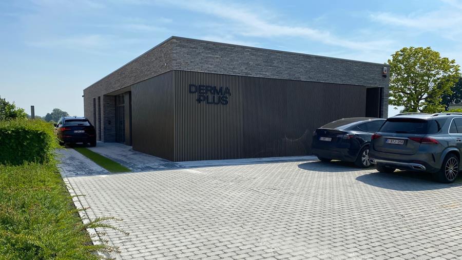 Nieuwe dermatologiepraktijk straalt met stijlvolle, moderne aluminium gevelbekleding