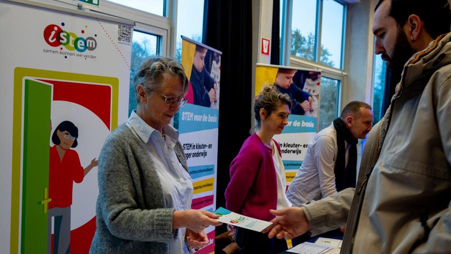 165 leerkrachten versterken hun skills op iSTEM studiedag